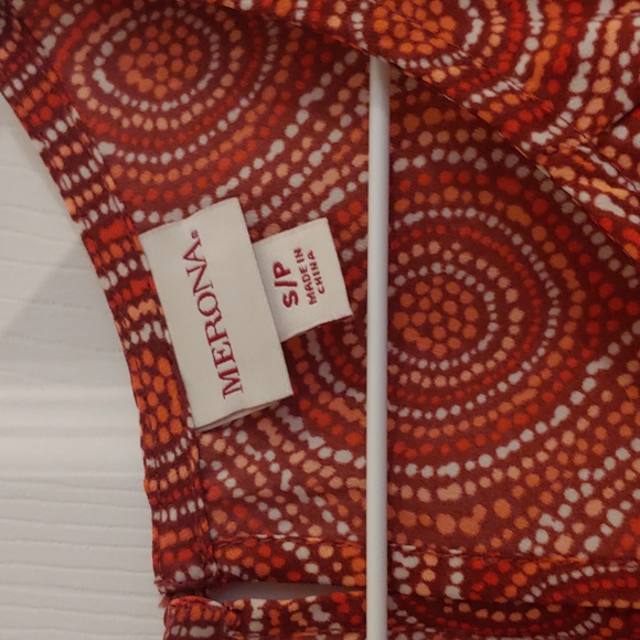 Patterned Blouse. - Picture 2 of 3